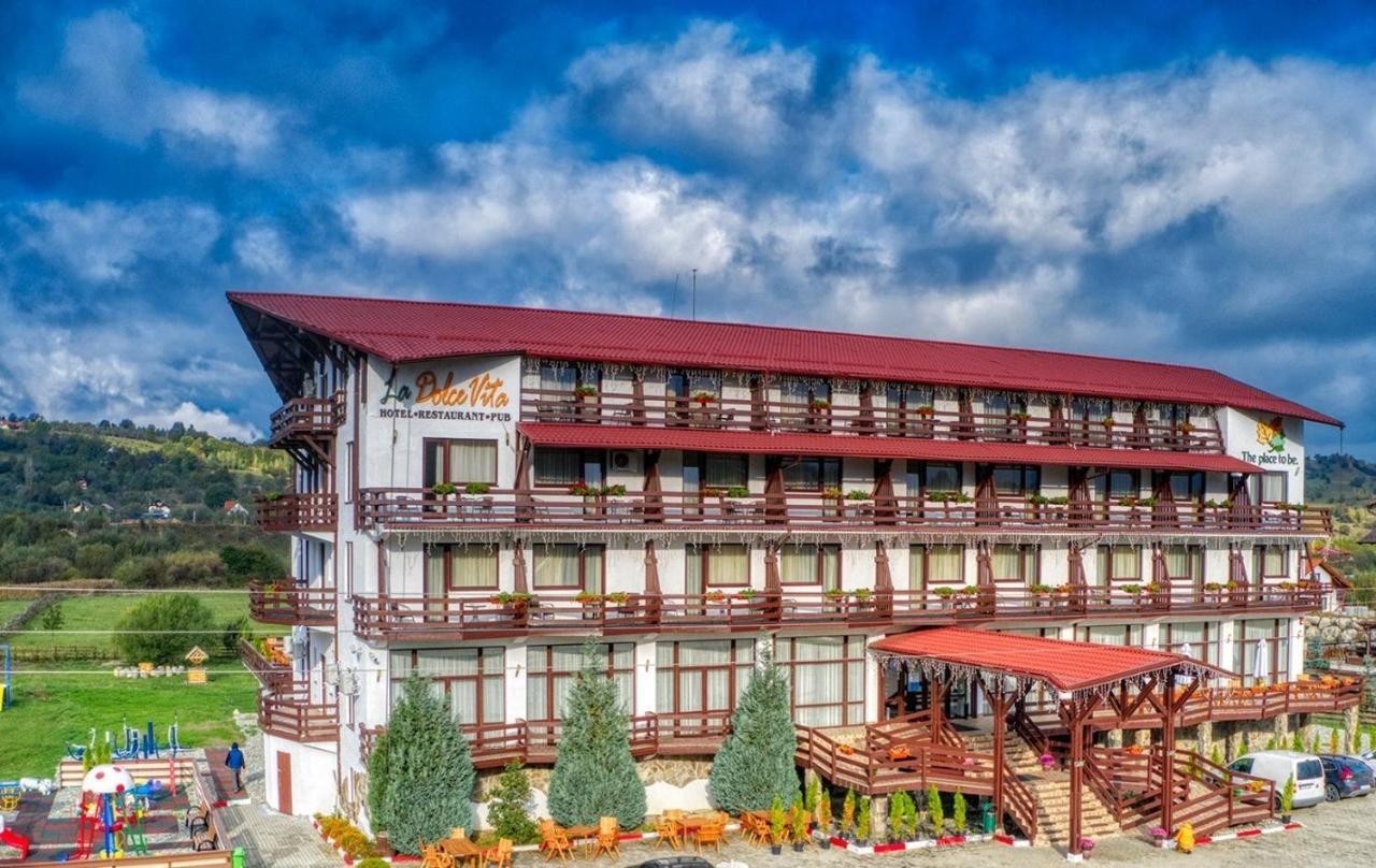 Hotel La Dolce Vita Zărneşti Extérieur photo