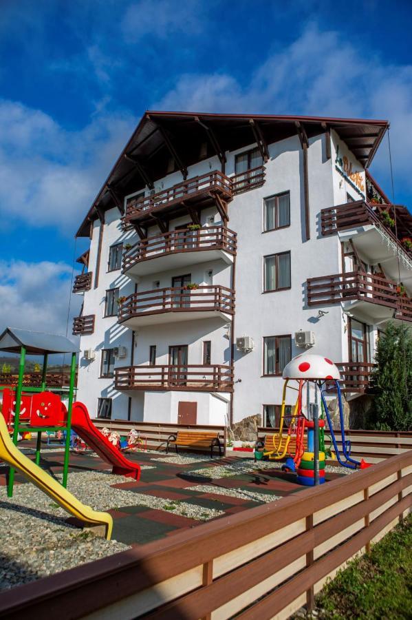 Hotel La Dolce Vita Zărneşti Extérieur photo