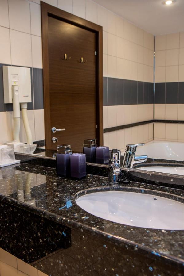 Hotel La Dolce Vita Zărneşti Extérieur photo