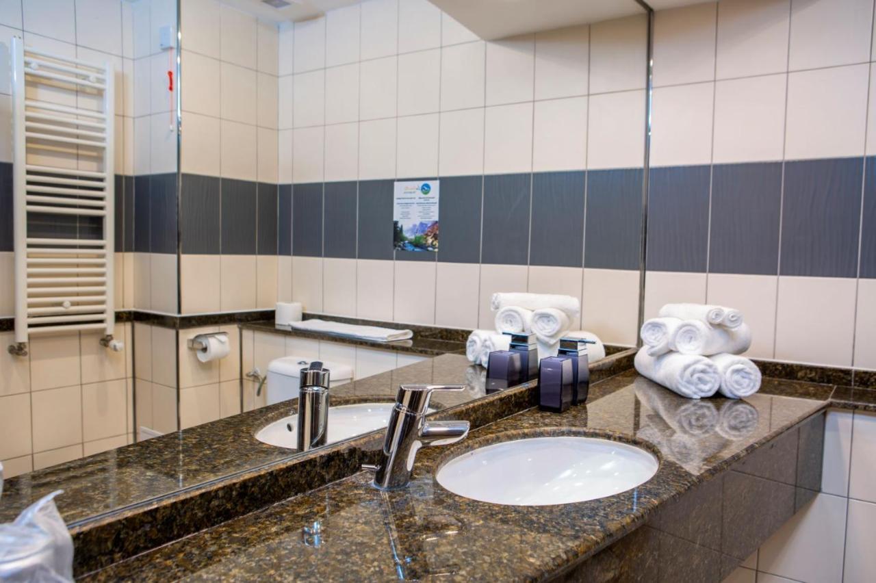 Hotel La Dolce Vita Zărneşti Extérieur photo