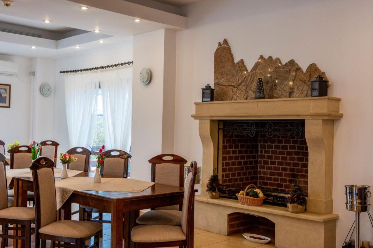 Hotel La Dolce Vita Zărneşti Extérieur photo
