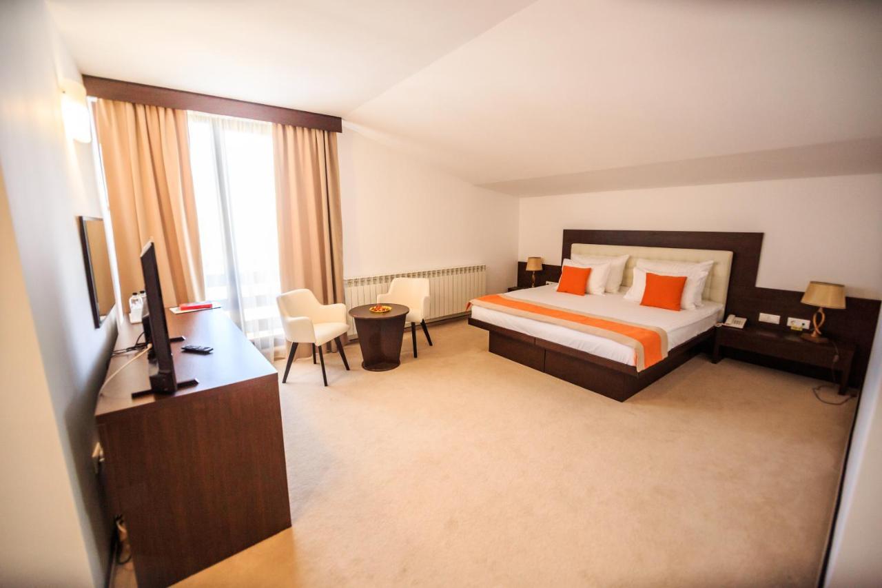 Hotel La Dolce Vita Zărneşti Extérieur photo