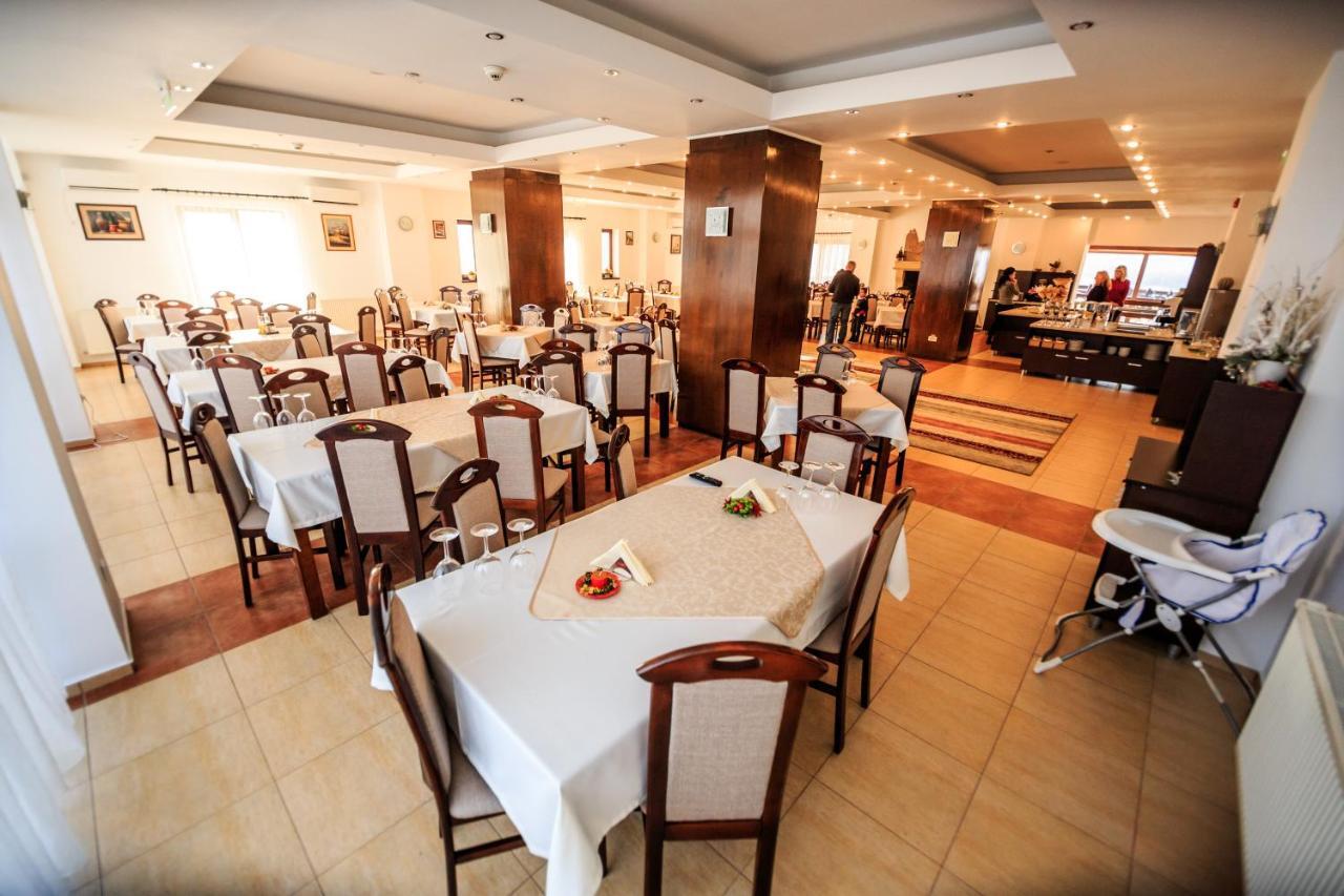 Hotel La Dolce Vita Zărneşti Extérieur photo