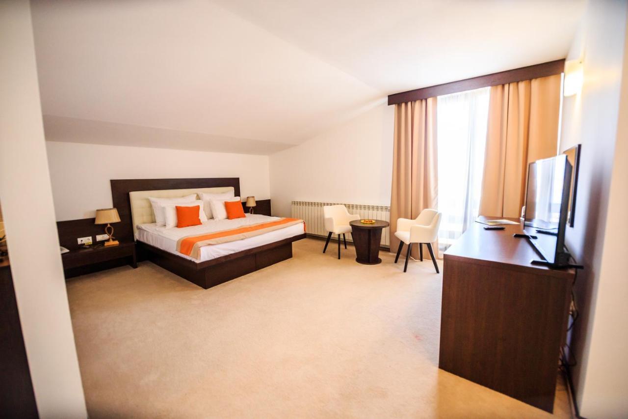 Hotel La Dolce Vita Zărneşti Extérieur photo
